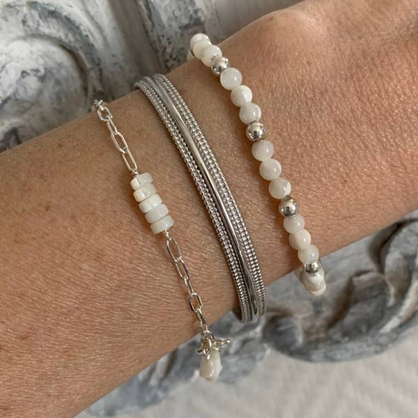 Silver chain bracelet with white mother-of-pearl rectangle