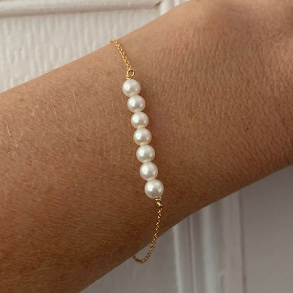 Gold plated chain bracelet with white freshwater pearl barrette