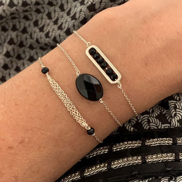 Silver chain bracelet with faceted oval onyx stone