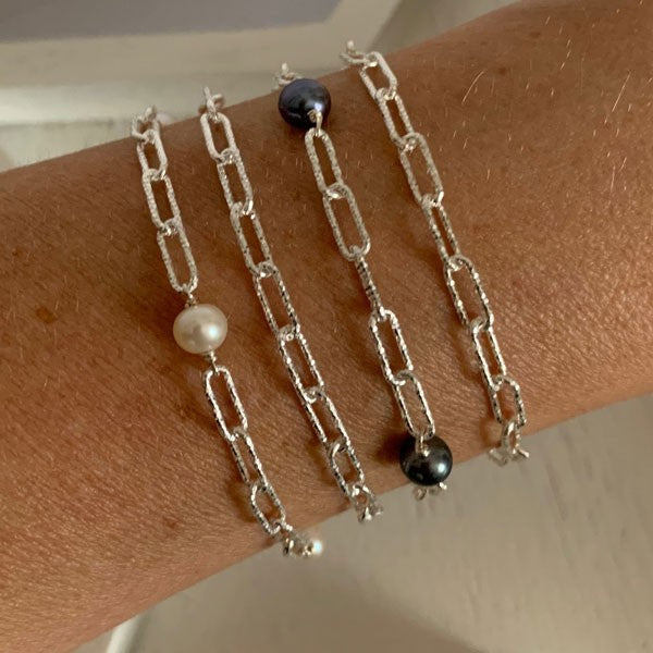 Silver chain bracelet with diamond rectangle and 3 white pearls 