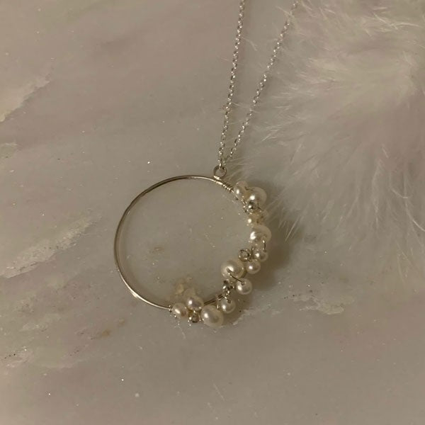 Silver chain necklace with white freshwater pearl ring 