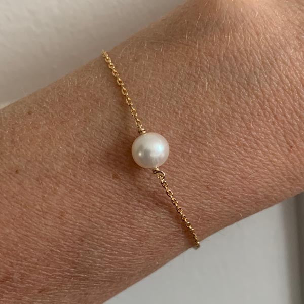 Gold plated chain bracelet with baroque white pearl