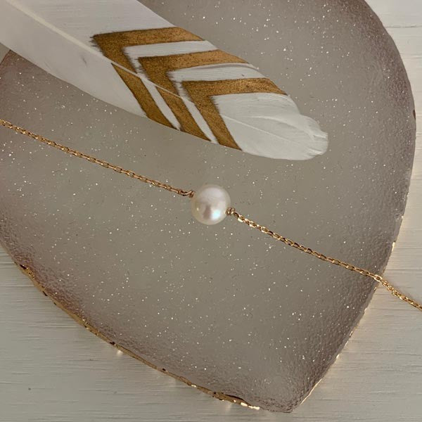 Gold plated chain bracelet with baroque white pearl