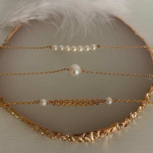 Gold plated chain bracelet with baroque white pearl