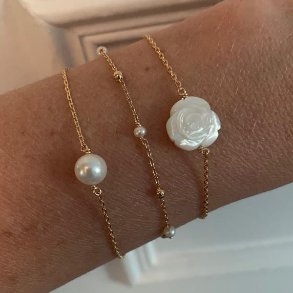 Gold plated chain bracelet with baroque white pearl