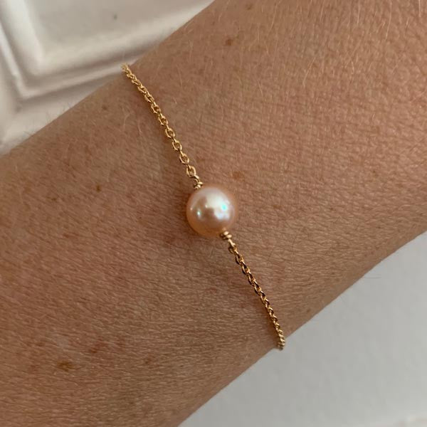 Gold plated chain bracelet with baroque pink pearl