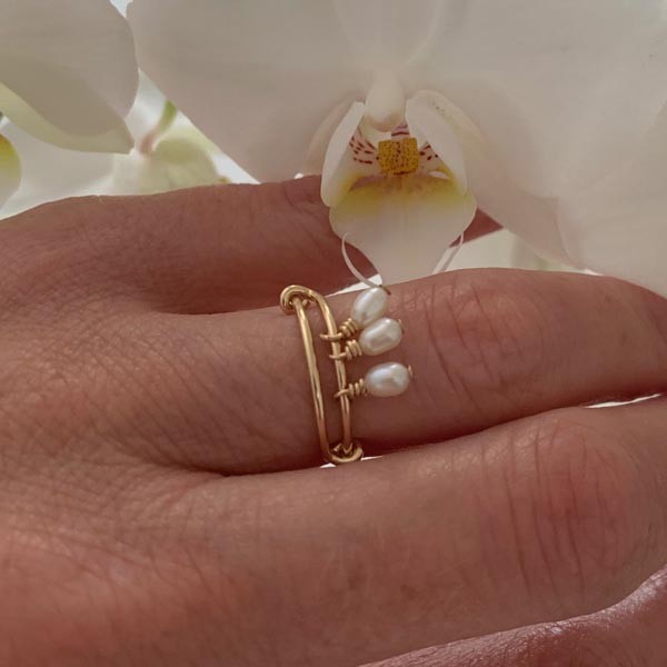 Fine gold filled ring with 3 oval white pearls 1