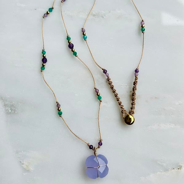 Collier cordon croix calcédoine lavande