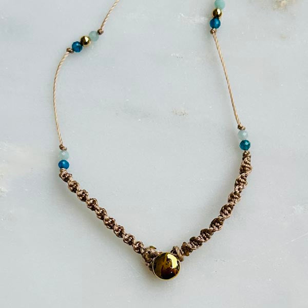 Collier cordon croix topaze bleue