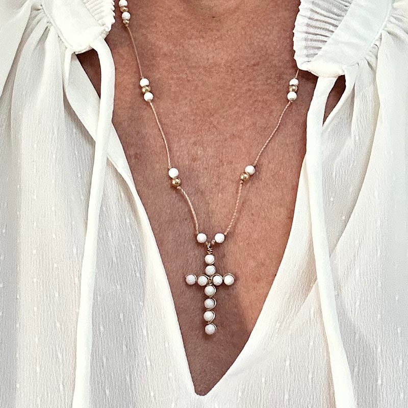Collier cordon pierre croix howlite blanche