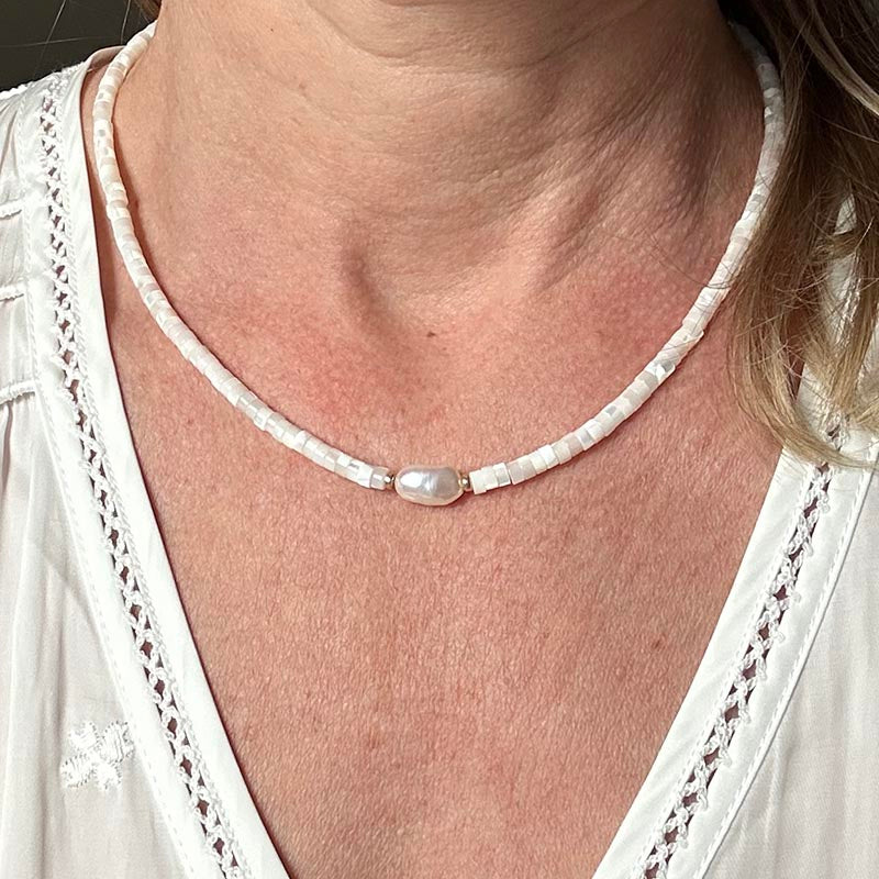 Collier Heishi nacre blanche perle ovale baroque