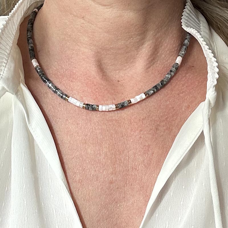 Collier Heishi labradorite et nacre blanche