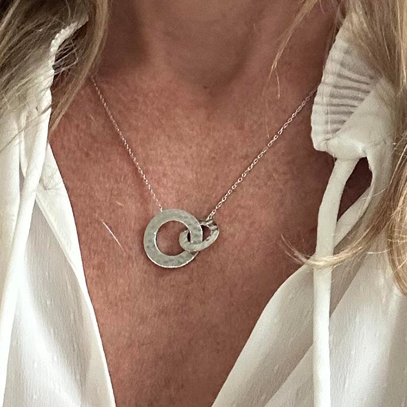 Silver chain necklace with 2 large hammered rings