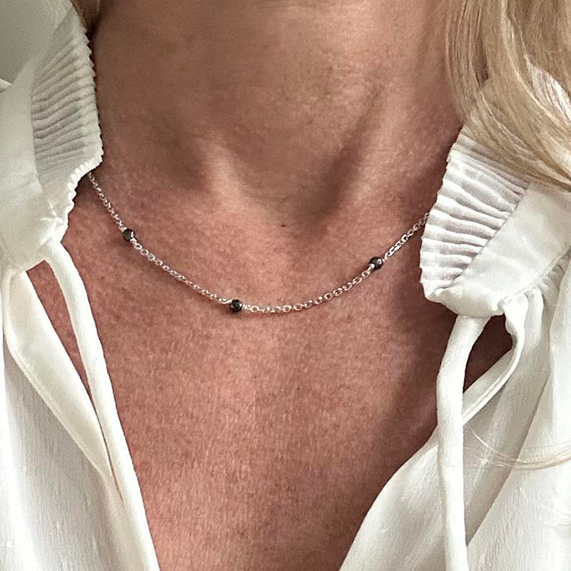 Gold plated necklace with 7 mini stones